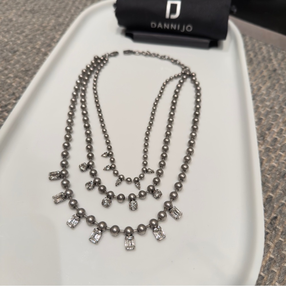 NWT- DANNIJO Gun Metal Silver Rhinestone Statement Necklace Pop-sugar Exclusive